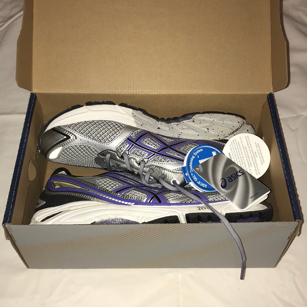 Women’s NIB ASICS gel foundation lightning running